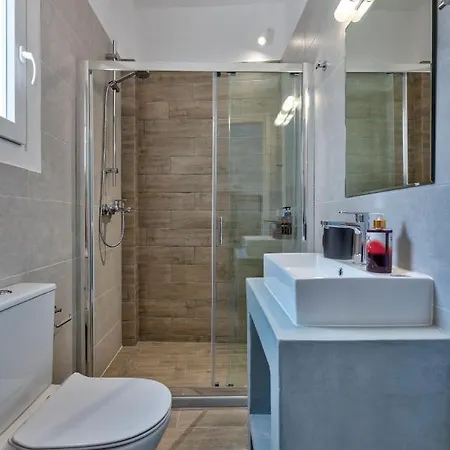 بيت ضيافة Eri Kini