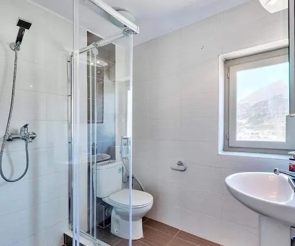 Guest house Eri Kini