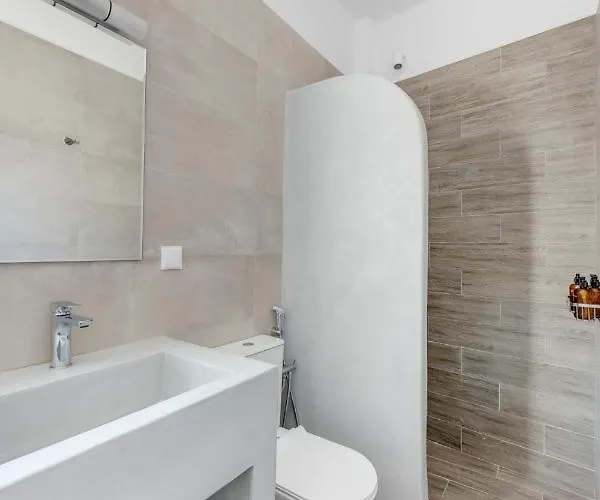 Eri Guest house Kini